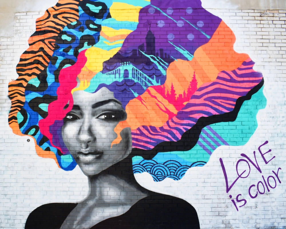 Bild 1 von Love is Color - Street Art Fotografie by Patty